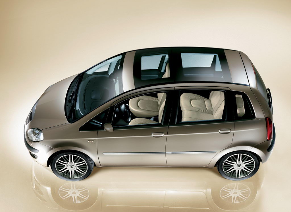Lancia Musa 2004 003.jpg